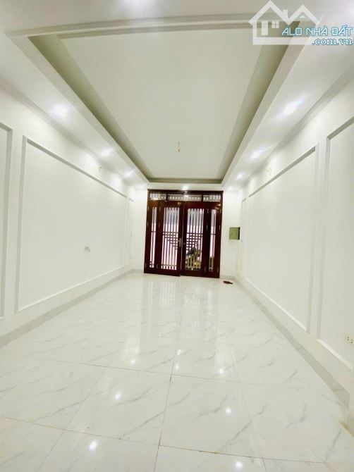 Kim Giang DT 40M  7 TẦNG MT 4.5M GIÁ  11 tỷ THANG MÁY GALA Ô TÔ - 4