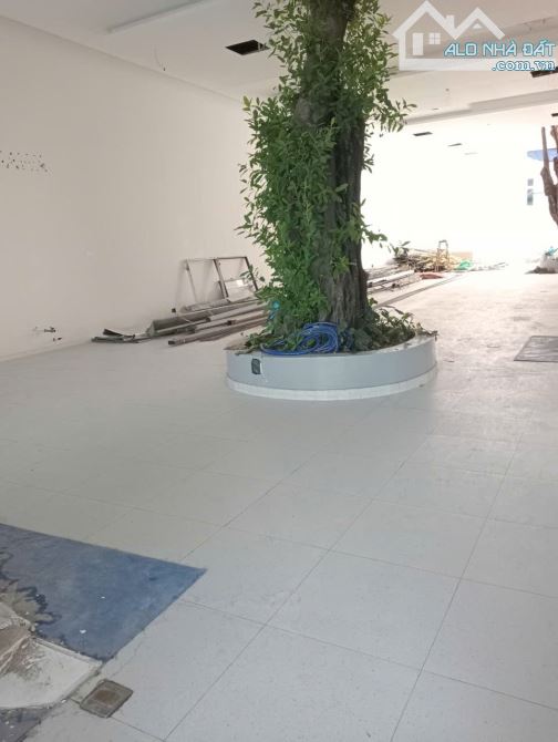 Cho thuê mặt bằng đường 30/4 gần vincom xuân khánh ngang 16m - 4