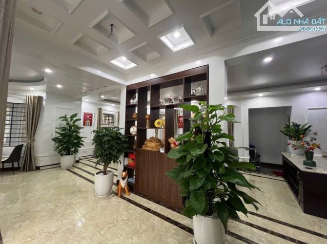 BÁN BIỆT THỰ LK CẦU GIẤY - VỊ TRÍ ĐỈNH - GẦN CÔNG VIÊN - VỈ HÈ KINH DOANH - HAI THOÁNG - 4