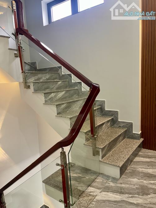 Cần bán nhà 1 trệt 2 lâu cách Nguyễn Đáng 4m - 4