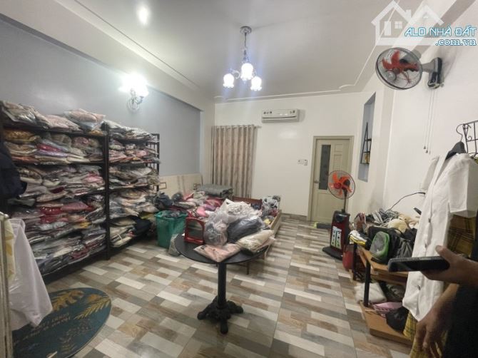 Gấp bán nhà Thủ Đức, giá 7.3 tỷ, 3 tầng, dt 72m2, gần MT Lã Xuân Oai. - 4