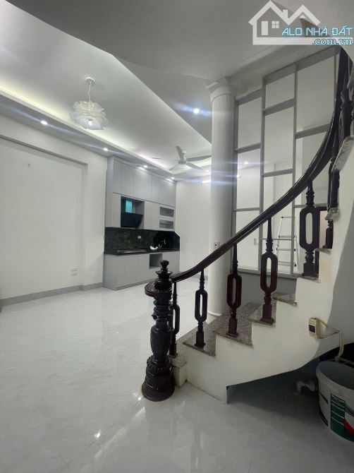 Bán nhà đẹp đường Trần Cung quận Bắc Từ Liêm - Sổ đỏ 33m2 - 5 tầng còn mới - MT 5,6m. - 4