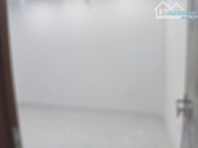 BÁN NHÀ XÂY MỚI PHỐ LAI XÁ DIỆN TÍCH 40M2 X 5 TẦNG Ô TÔ CÁCH 10M CÓ 6 PHÒNG NGỦ - 4