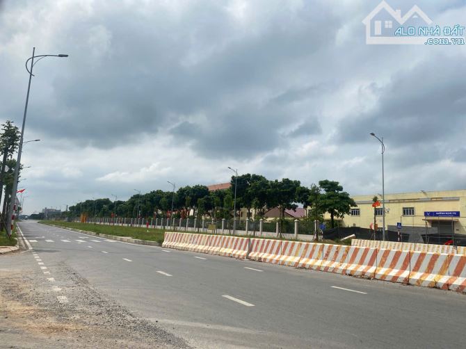 BÁN ĐẤT TIÊN DƯƠNG, ĐÔNG ANH, HÀ NỘI. VỊ TRÍ KINH DOANH, BÌA LÀNG, VỈA HÈ RỘNG, 3 XE TRÁNH - 4