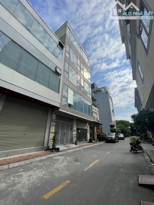 BÁN NHÀ CỰ KHỐI,KINH DOANH,VỈA HÈ ,Ô TÔ TRÁNH,65M2,GIÁ 14 TỶ - 4