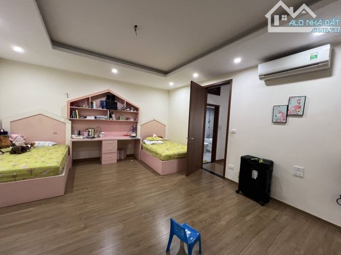 Phân Lô, Biệt Thự Phố Nguyễn Sơn, Bồ Đề, 125m2, MT6.5m, Ô Tô, Full đồ, Giá Rẻ - 4
