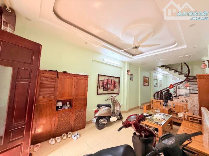 Nhà Đẹp Dân Xây Phố Ái ngõ Nông, thông Bồ Đề, Hồng tiến , gần trường, chợ , DT 55m x 4T - 4