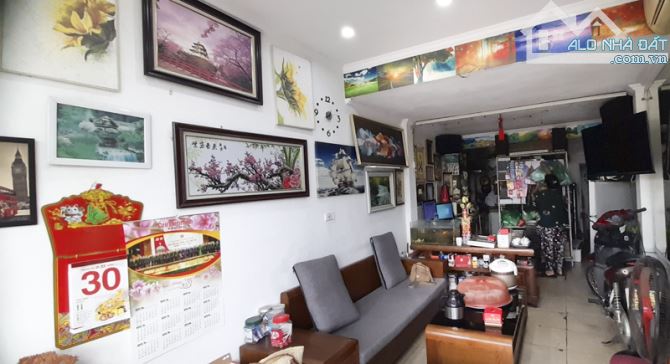 Bán nhà mặt phố Long Biên, Diện tích 31/40 m2, Lô góc, Nở hậu. Nhà 4 tầng, Giá : 5.5 tỷ - 4