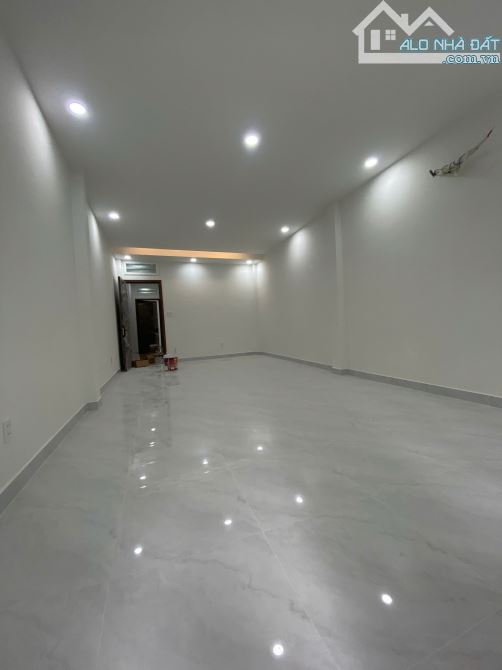 Cho thuê nhà 163 Nguyễn Hồng Đào, P14, TB. (DT: 4x16m) nhà 2 lầu. Giá thuê: 37 triệu/tháng - 6