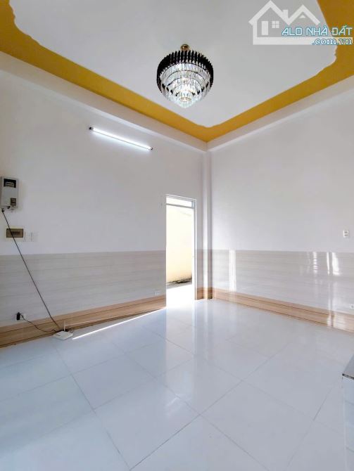 Bán Nhà 2 Lầu 2 Mặt Tiền Hẻm 115 CMT8 - 5