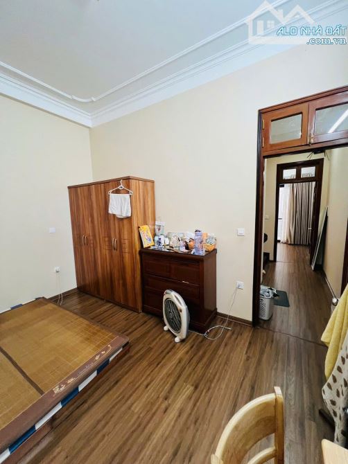 Bán nhà nguyên căn ngõ 44 Hào Nam DT:45m2*5T, MT:4,5m, gần phố,ở ngay,3thoáng, giá 12.6tỷ - 5