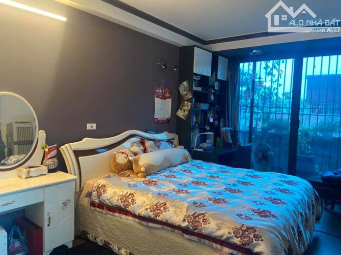 Bán nhà phố Hoàng Sâm, 40m², 4 tầng, vị trí đắc địa lõi Cầu Giấy, nhỉnh 8 tỷ - 5