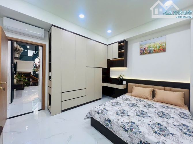 NHÀ MÊ FULL NỘI THẤT CAO CẤP GẦN ĐẠI LỘ ĐÔNG TÂY: Giá 4.55 tỷ - 5