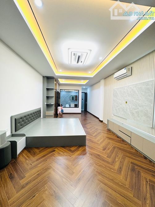 Nhà đẹp xây mới nội thất xịn đường ô tô cạnh Phố Trạm DT 60m2 . Giá 19.65 tỷ - 5