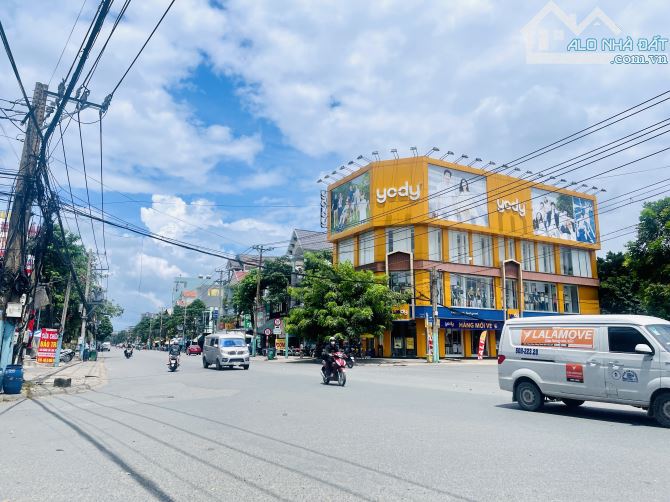 Bán KHÁCH SẠN 5 TẦNG Mặt tiền đường 19 KP Thống Nhất Dĩ An DT: 100m2 Giá 8.65 Tỷ TL - 5