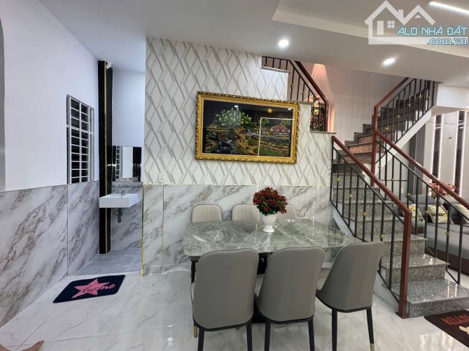 Nhà 2 tầng FULL NỘI THẤT đường THẠNH LỘC 28 phường Thạnh Lộc Q12 DT 49,1m2 (4,5x11) hẻm 5m - 5