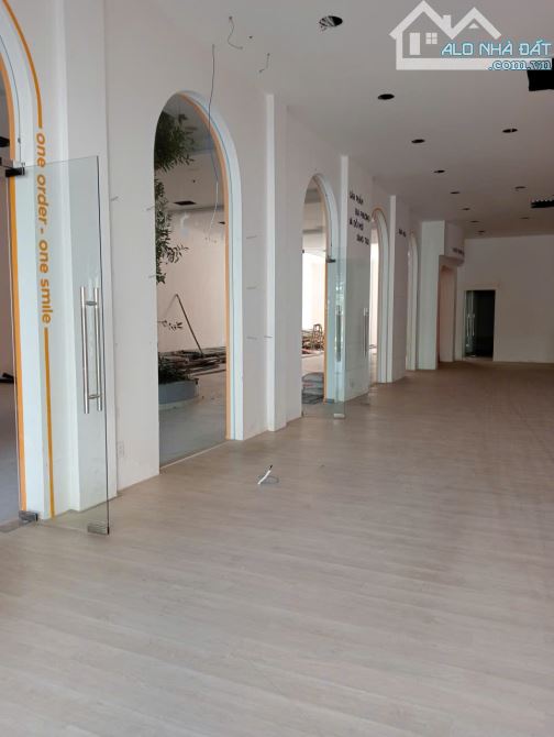 Cho thuê mặt bằng đường 30/4 gần vincom xuân khánh ngang 16m - 5
