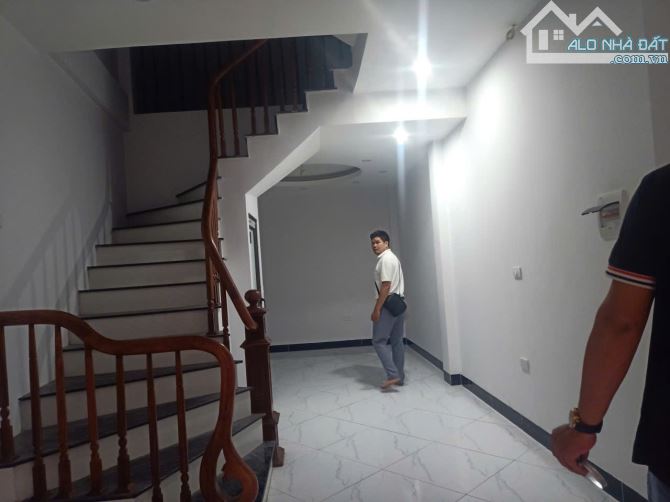 BÁN NHÀ XÂY MỚI PHỐ LAI XÁ DIỆN TÍCH 40M2 X 5 TẦNG Ô TÔ CÁCH 10M CÓ 6 PHÒNG NGỦ - 5