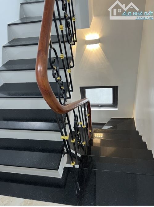 DUY NHẤT Bán nhà ô chợ dừa - 48m2 - 7 tầng - sát ga tàu điện nhỉnh 11 tỷ