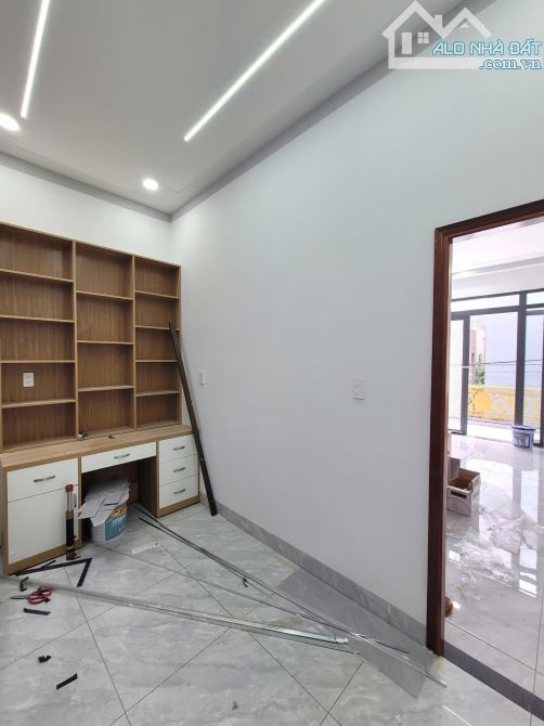 Bán nhà 1 trệt 2 lầu KDC gần trung tâm y tế Dĩ An p.Tân Đông Hiệp Dĩ An chỉ 5ty100TL M6972 - 5