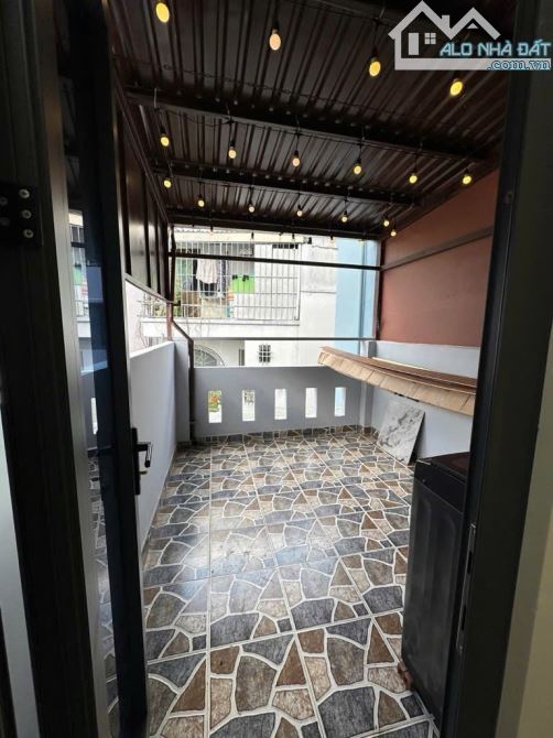 B.ÁN NH.À ĐẸP 4 TẦNG  - HẺM XE HƠI - QUẬN 5 GIÁP QUẬN 1  - DÒNG TIỀN 17 TRIỆU/THÁNG  - HƠN - 5