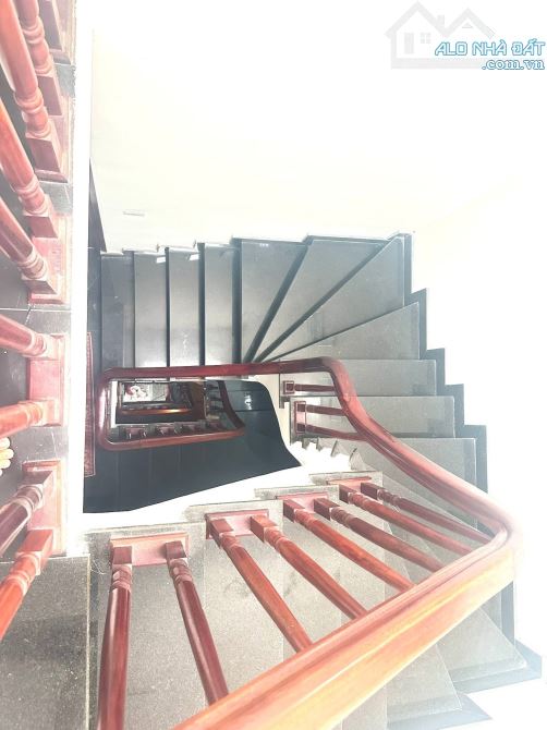 Bán Nhà Phố Yên Lạc- HBT 5 Tầng thang máy, phân lô ô tô đỗ cửa 54M - Nhỉnh 15 Tỷ - 5