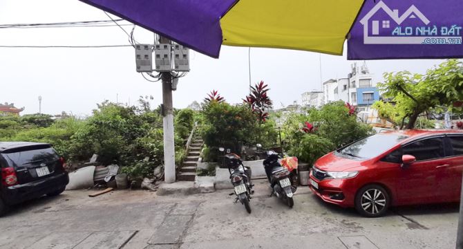 Bán nhà mặt phố Long Biên, Diện tích 31/40 m2, Lô góc, Nở hậu. Nhà 4 tầng, Giá : 5.5 tỷ - 5