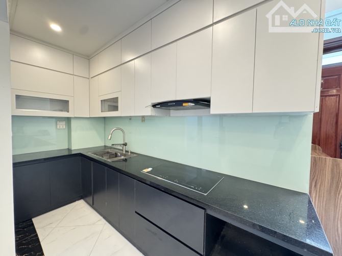 6,15 TỶ - 38m2 - 6,5 TẦNG - GẦN KĐT VIỆT HƯNG - CÁCH 1 NHÀ RA ĐƯỜNG Ô TÔ - BÃI XE CÁCH 50M - 5