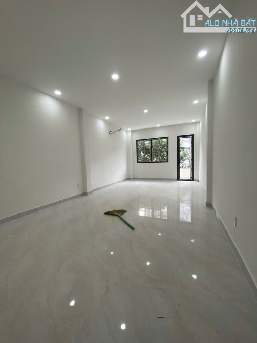 Cho thuê nhà 163 Nguyễn Hồng Đào, P14, TB. (DT: 4x16m) nhà 2 lầu. Giá thuê: 37 triệu/tháng - 7
