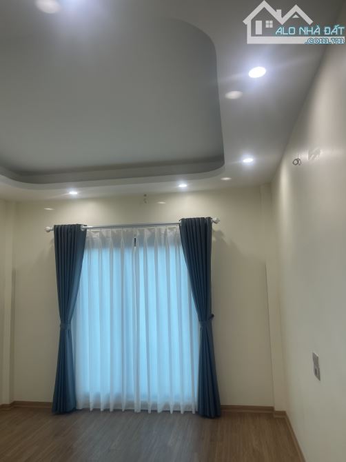 Nhà đẹp nội thất hiện đại đường ô tô tránh ngõ Phố Giang Biên DT 31m2 . Giá 9 tỷ - 6