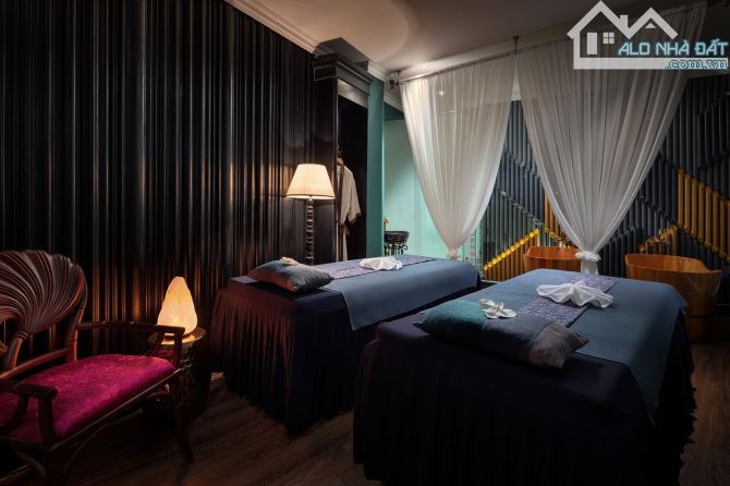 Giảm chào 50 tỷ - còn 968 tỷ - khách sạn mặt phố Hàng Gai - 375m2 - Doanh Thu 78 tỷ/năm