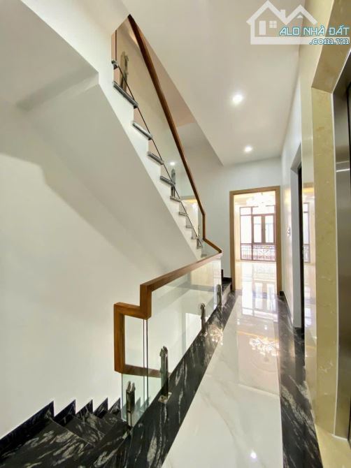 Bán nhà 5 tầng siêu đẹp có thang máy trong khu TĐC Xi Măng, Sở Dầu – Giá 5.9 tỷ - 6