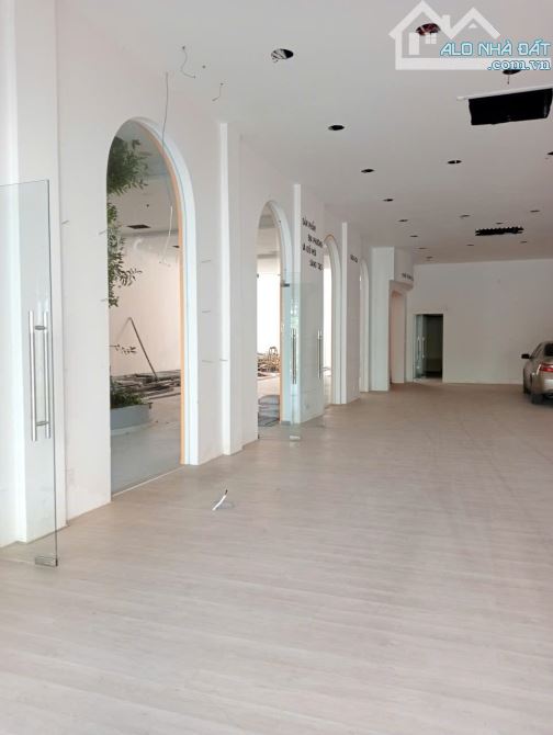 Cho thuê mặt bằng đường 30/4 gần vincom xuân khánh ngang 16m - 6