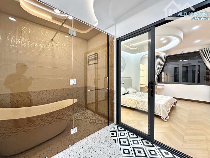 XÂY MỚI 100% - NHÀ ĐẸP 5 TẦNG KTS THIẾT KẾ - HẺM 4.5M Ô TÔ THÔNG - GIÁP Q1 - 6