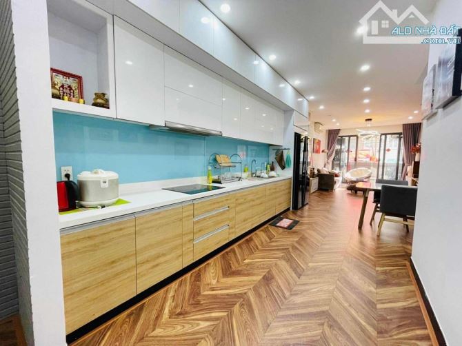 HẺM 10M- 6 TẦNG BTCT - ĐIỆN BIÊN PHỦ-P.1-Q.3- DT: 3.95*14.5M- 15 TỶ 95 - 6