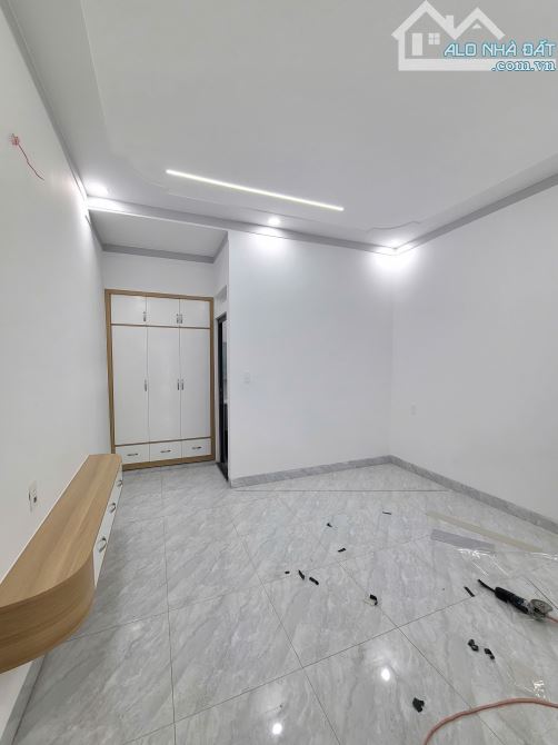Bán nhà 1 trệt 2 lầu KDC gần trung tâm y tế Dĩ An p.Tân Đông Hiệp Dĩ An chỉ 5ty100TL M6972 - 6