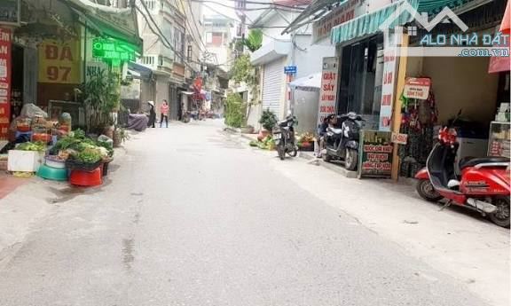 Quá rẻ!!! Chỉ 170tr/m2 có nhà phố Định Công, 50m2x5T-Trước nhà siêu thoáng 4m- 30m ra ô tô - 6