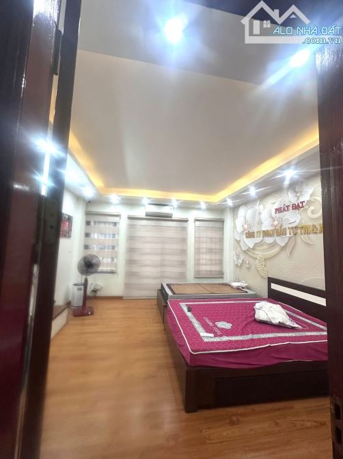 Bán Nhà Phố Yên Lạc- HBT 5 Tầng thang máy, phân lô ô tô đỗ cửa 54M - Nhỉnh 15 Tỷ - 6
