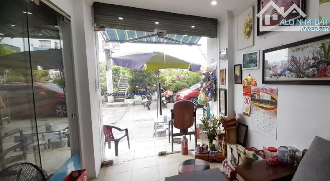 Bán nhà mặt phố Long Biên, Diện tích 31/40 m2, Lô góc, Nở hậu. Nhà 4 tầng, Giá : 5.5 tỷ - 6