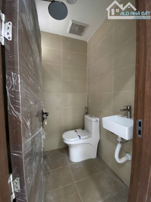 Cho thuê nhà 163 Nguyễn Hồng Đào, P14, TB. (DT: 4x16m) nhà 2 lầu. Giá thuê: 37 triệu/tháng - 8