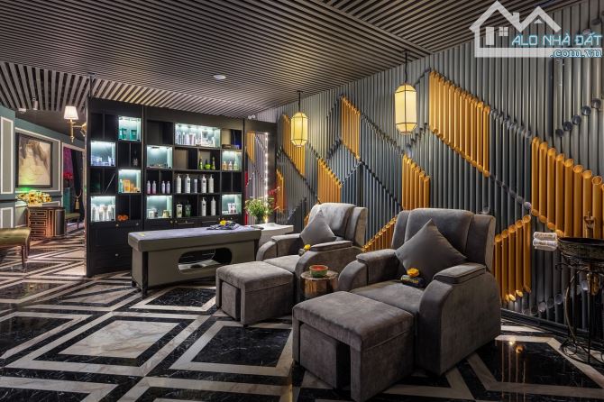 Giảm chào 50 tỷ - còn 968 tỷ - khách sạn mặt phố Hàng Gai - 375m2 - Doanh Thu 78 tỷ/năm