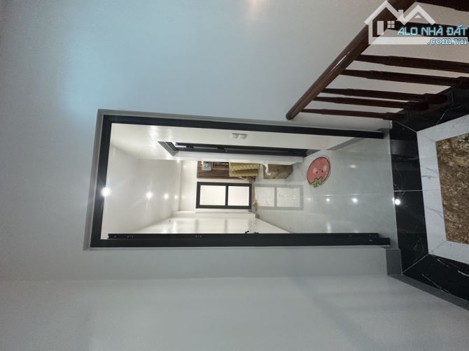 Bán nhà Đông Thiên. Vị trí đẹp - Ô tô đỗ cửa. Nhà 5 tầng - lô góc - full đồ - 7