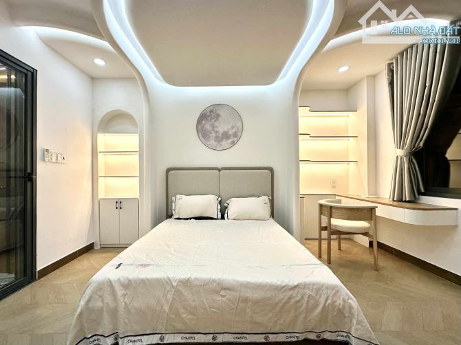 XÂY MỚI 100% - NHÀ ĐẸP 5 TẦNG KTS THIẾT KẾ - HẺM 4.5M Ô TÔ THÔNG - GIÁP Q1 - 7
