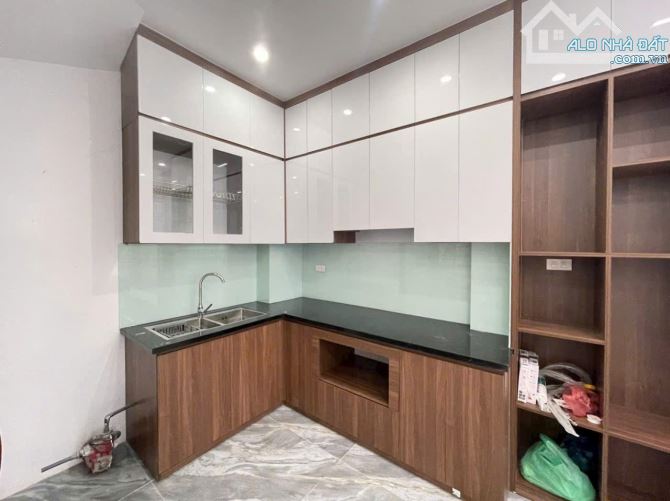 BÁN NHÀ XÂY MỚI PHỐ LAI XÁ DIỆN TÍCH 40M2 X 5 TẦNG Ô TÔ CÁCH 10M CÓ 6 PHÒNG NGỦ - 7