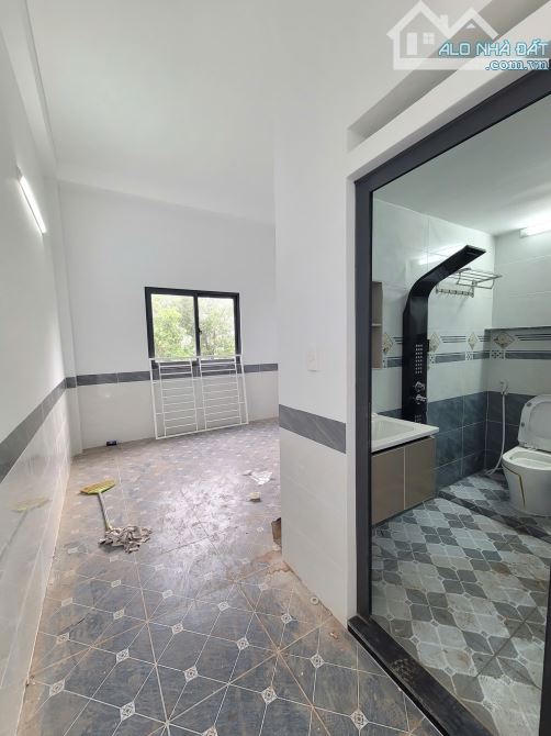 Bán nhà 1 trệt 2 lầu KDC gần trung tâm y tế Dĩ An p.Tân Đông Hiệp Dĩ An chỉ 5ty100TL M6972 - 7