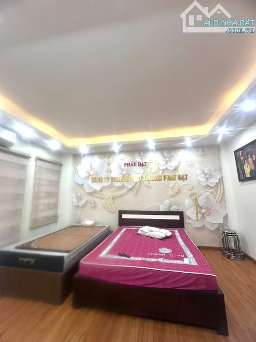 Bán Nhà Phố Yên Lạc- HBT 5 Tầng thang máy, phân lô ô tô đỗ cửa 54M - Nhỉnh 15 Tỷ - 7