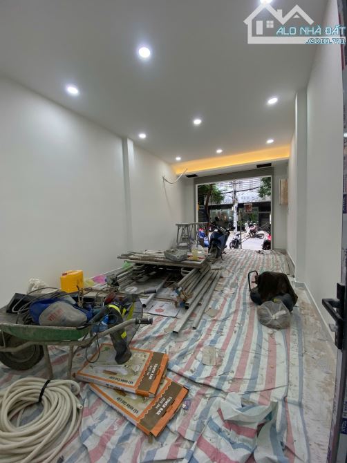 Cho thuê nhà 163 Nguyễn Hồng Đào, P14, TB. (DT: 4x16m) nhà 2 lầu. Giá thuê: 37 triệu/tháng - 9