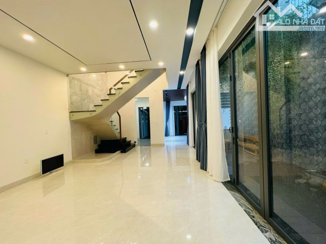 Bán gấp Biệt thự 300m2 P.Tân Phong, full thổ, 2ô tô, gần cây xăng 26, chỉ 8ty3 - 8