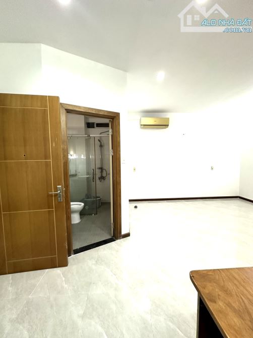 MẶT TIỀN LÊ VĂN THỊNH QUẬN 2 - LÔ GÓC 2 MT - HẦM 6 TẦNG 180M2 - 2x TỶ - 8