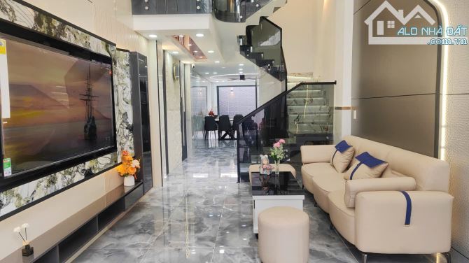NHÀ ĐẸP MỚI XÂY, 3 tầng, Lê Hoàng Phái, Phường 17, GV,  ngã tư nguyễn văn lượng, 7.950TỶ - 8